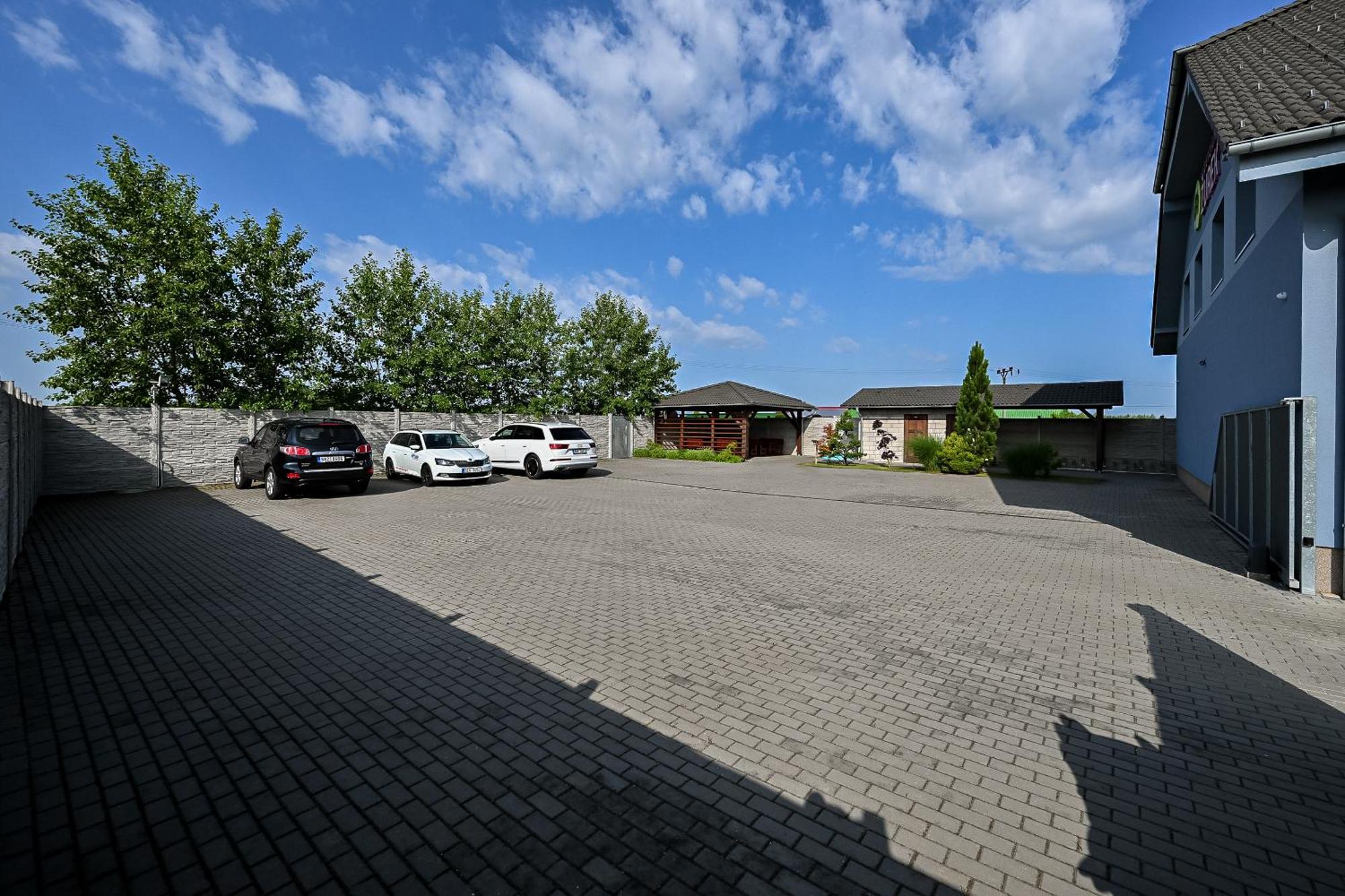Penzion Zurek Velke Bilovice Exterior photo